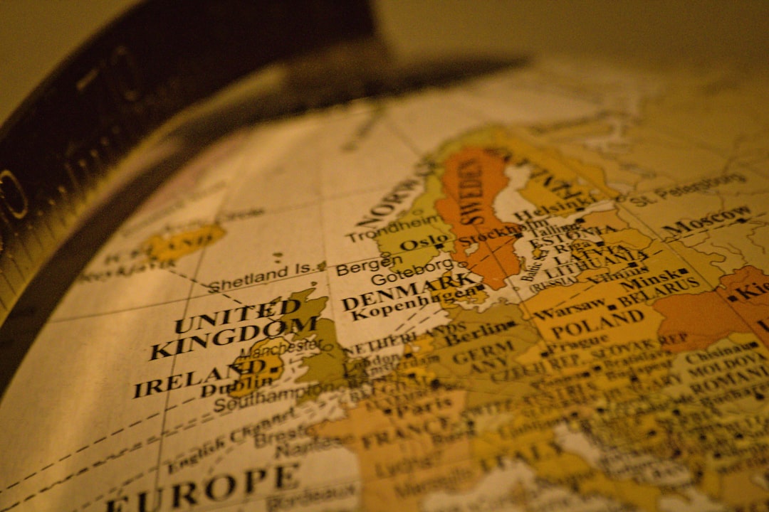 Consultoria em SEO for Global Brands: What to Automate vs. What to Hire Out